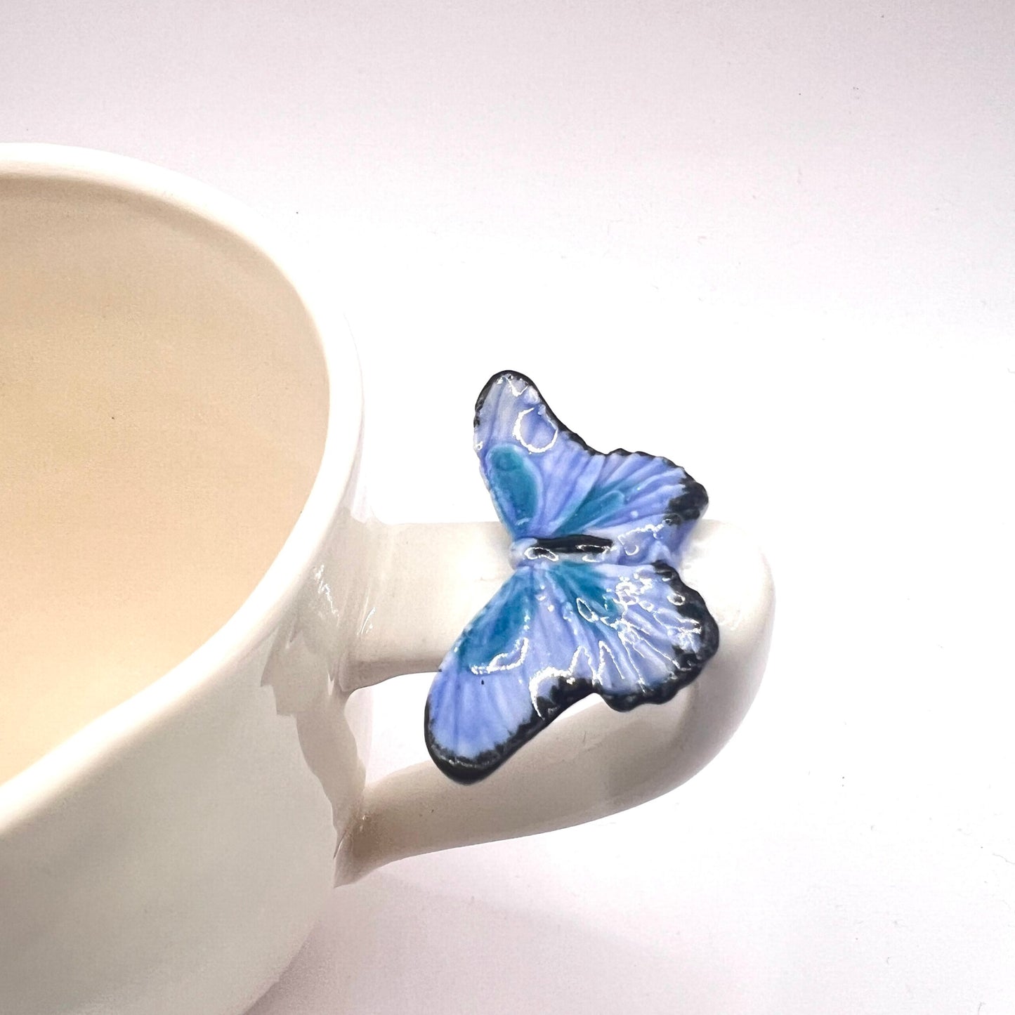 kubek z motylem porcelana ,ucho
